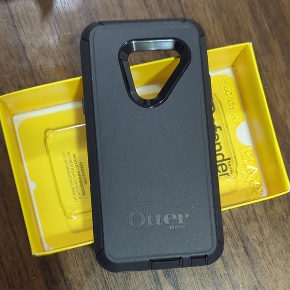 OtterBox Defender Series Black Case for LG G8 ThinQ - Picture 7 of 7